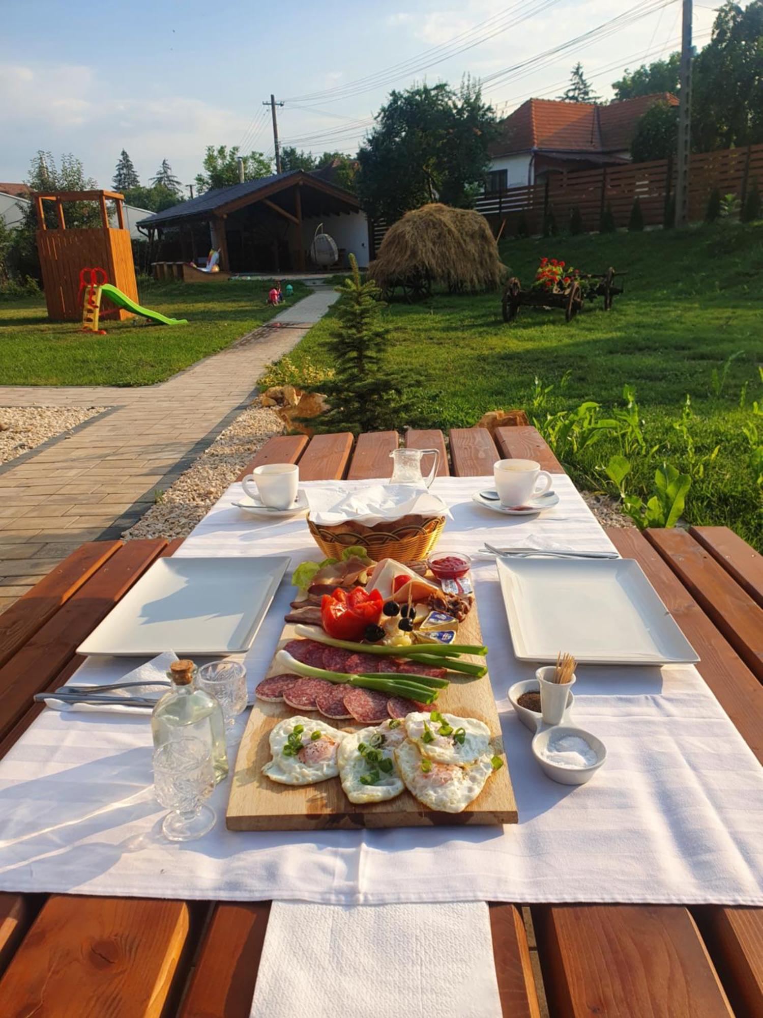 Pensiunea Transilvania โควาสนา ภายนอก รูปภาพ